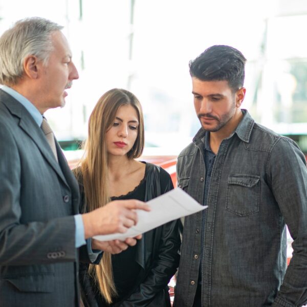 1. Jak uniknąć pułapek przy kupnie używanego samochodu?