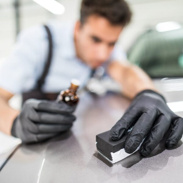 Jak dbać o lakier samochodowy?