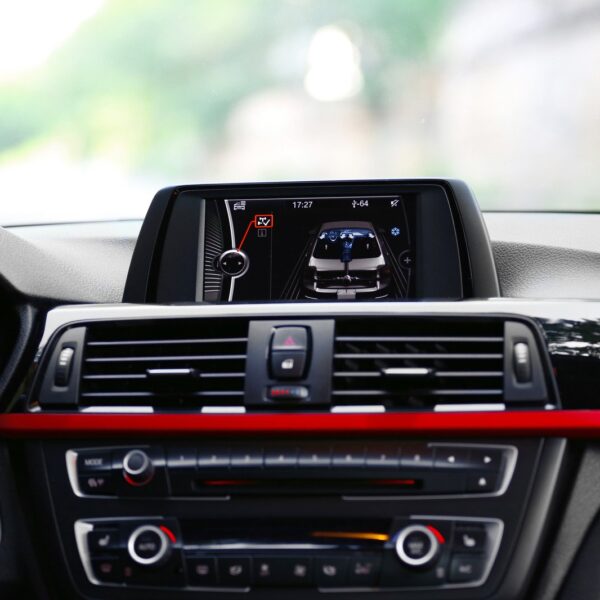 Najnowsze technologie w samochodach elektrycznych – co przyniesie przyszłość?