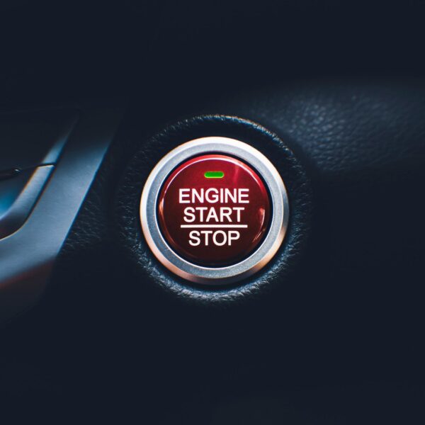 Jakie są zalety i wady systemów start-stop w samochodach?