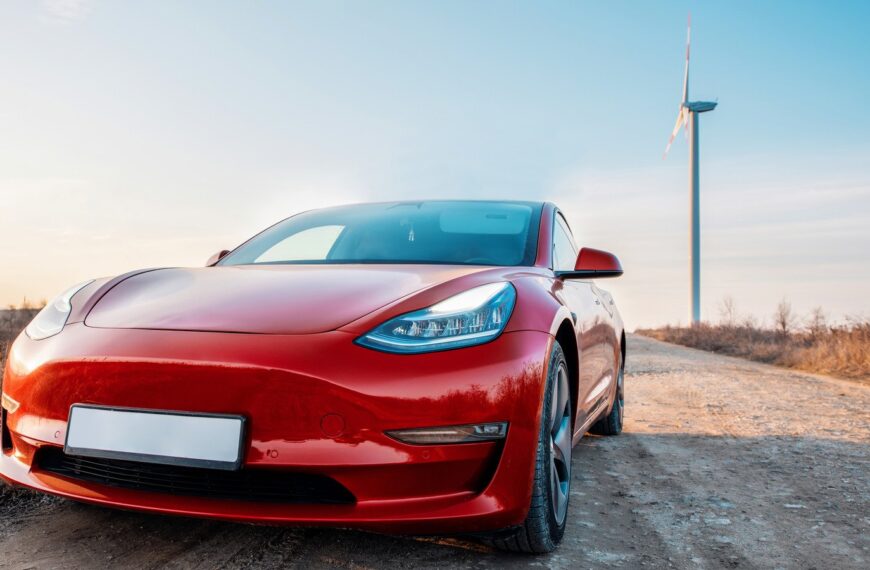Porównanie: Tesla Model 3 vs. BMW i4 – który elektryk wybrać?