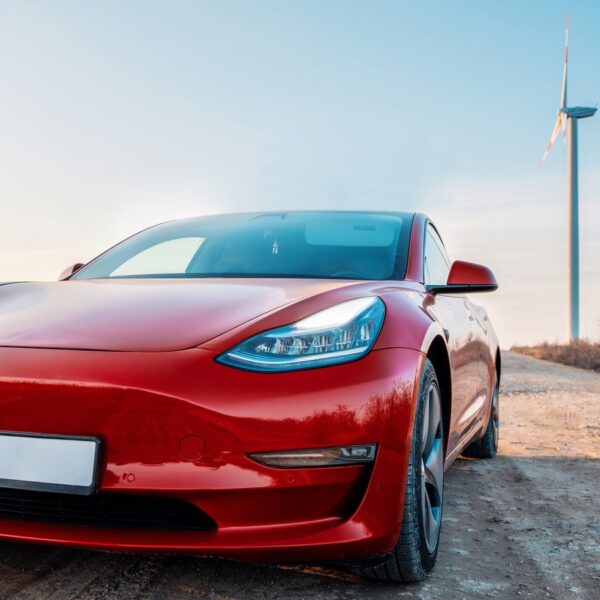 Porównanie: Tesla Model 3 vs. BMW i4 – który elektryk wybrać?