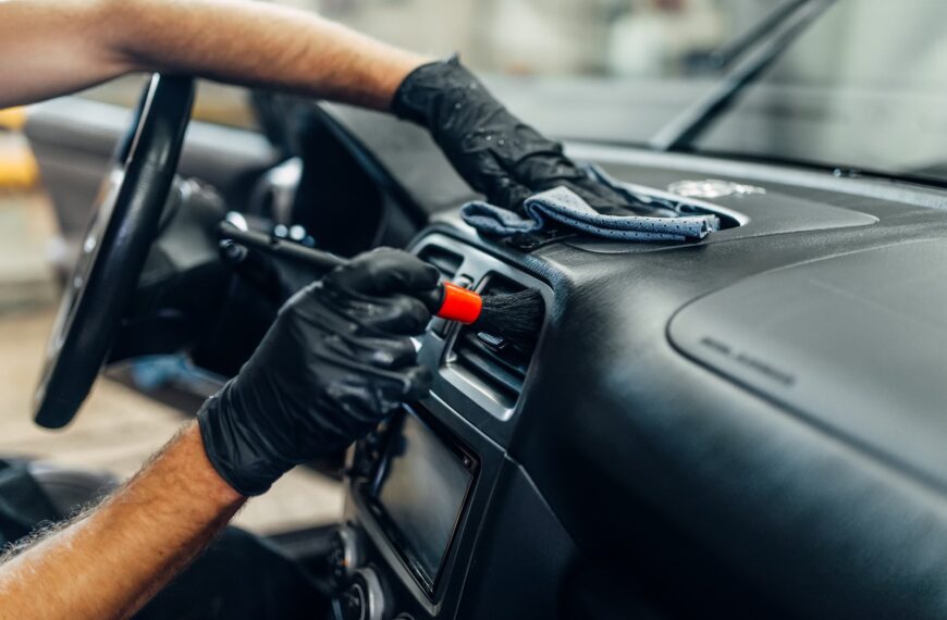Najlepsze gadżety motoryzacyjne 2023 – co warto mieć w aucie?
