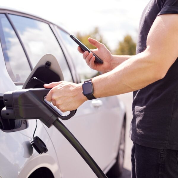 Samochody hybrydowe – przegląd modeli dostępnych na polskim rynku.