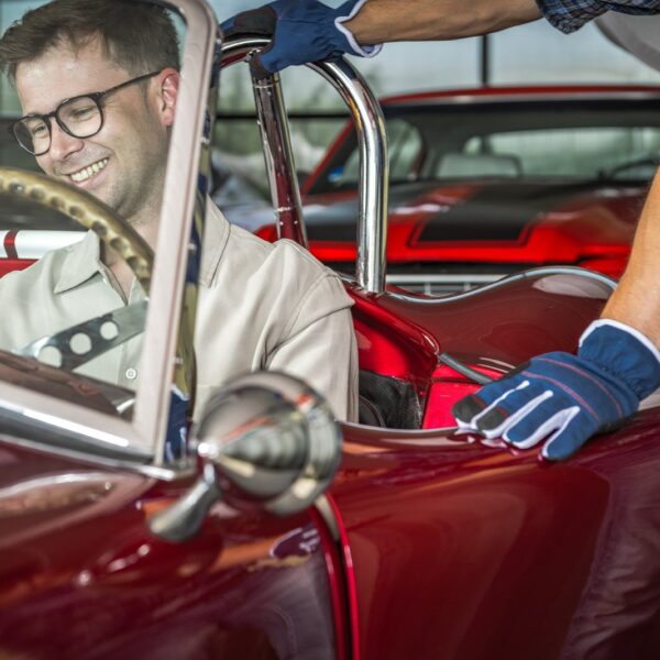 Samochody klasyczne vs. nowoczesne: Co wybrać jako inwestycję?