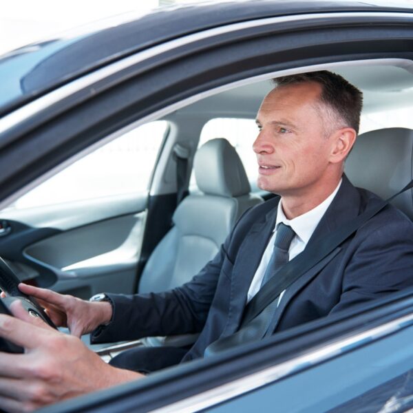 Jak skutecznie negocjować cenę przy zakupie nowego samochodu?