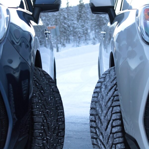 Jak wybrać idealne opony zimowe? Przegląd najlepszych modeli na rynku.