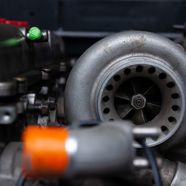 Turbo czy wolnossący: który silnik wybrać i dlaczego?