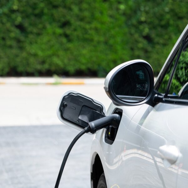 Czy samochody elektryczne są rzeczywiście bardziej ekologiczne od tradycyjnych?